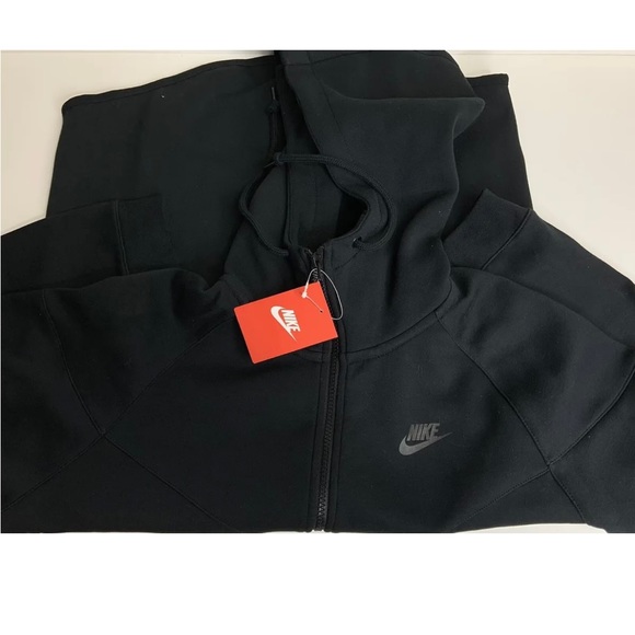 Nike Tech Fleece Windrunners - Picture 5 of 12